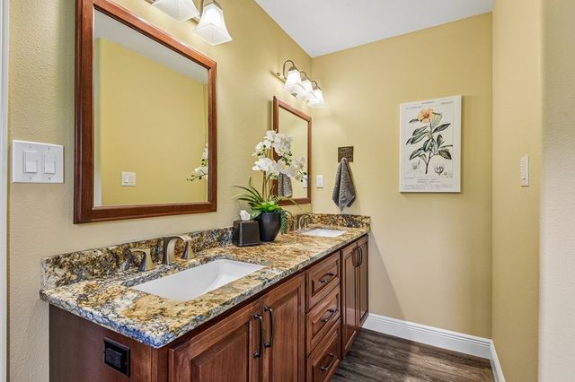 260 Timber Oak Rd, Kerrville, TX 78028