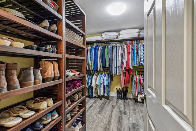 260 Timber Oak Rd, Kerrville, TX 78028
