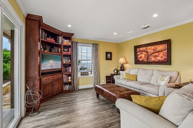 260 Timber Oak Rd, Kerrville, TX 78028