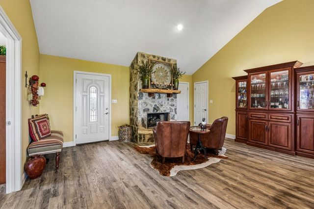 260 Timber Oak Rd, Kerrville, TX 78028