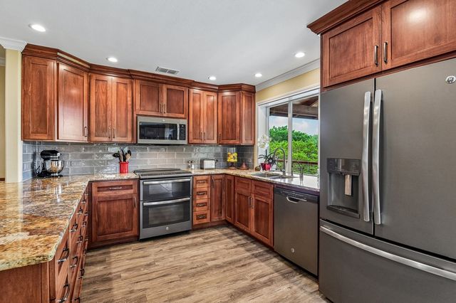 260 Timber Oak Rd, Kerrville, TX 78028