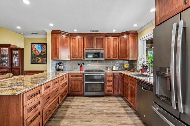 260 Timber Oak Rd, Kerrville, TX 78028
