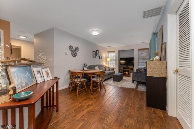 52 Overlook Dr, Lopatcong Twp., NJ 08886