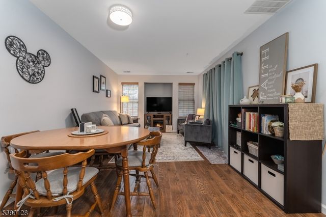 52 Overlook Dr, Lopatcong Twp., NJ 08886