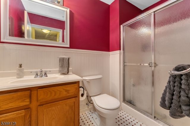 52 Overlook Dr, Lopatcong Twp., NJ 08886