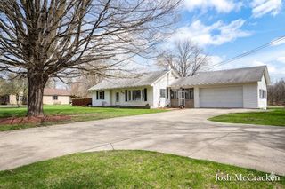 846 Lincoln Lake Avenue Se, Lowell City, MI 49331
