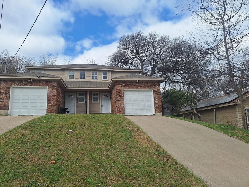 2621 Lee Avenue B, Fort Worth, TX 76164