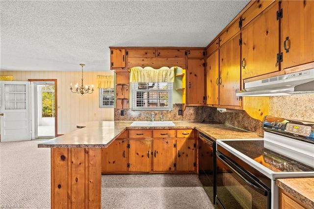 7911 Old US Highway 52, Lexington, NC 27295