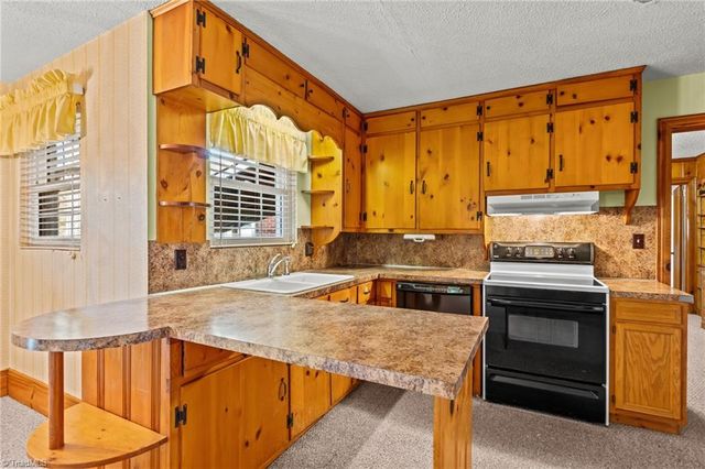 7911 Old US Highway 52, Lexington, NC 27295