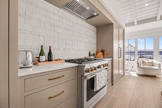 6170 S Tamarack Lane, Maple City, MI 49664