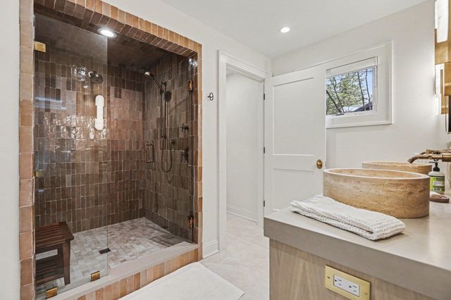 6170 S Tamarack Lane, Maple City, MI 49664