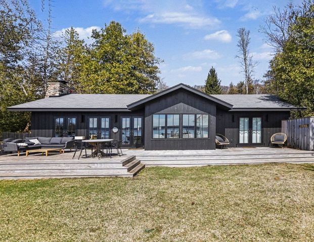 6170 S Tamarack Lane, Maple City, MI 49664