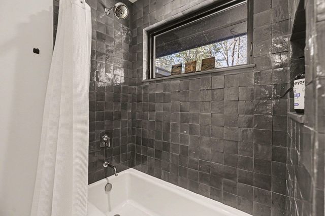 6170 S Tamarack Lane, Maple City, MI 49664