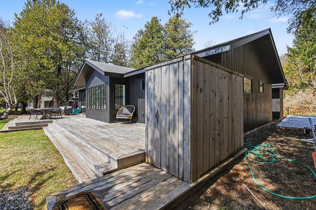 6170 S Tamarack Lane, Maple City, MI 49664