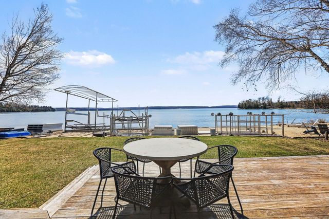 6170 S Tamarack Lane, Maple City, MI 49664