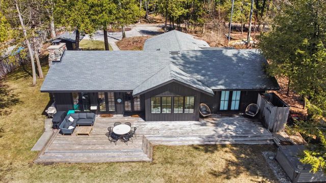 6170 S Tamarack Lane, Maple City, MI 49664