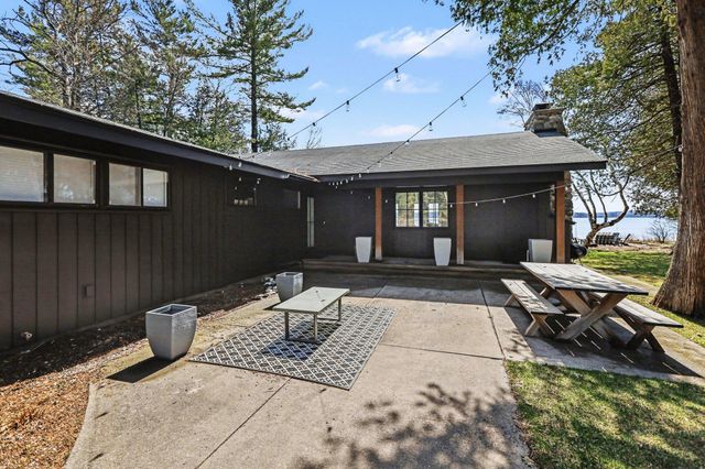 6170 S Tamarack Lane, Maple City, MI 49664