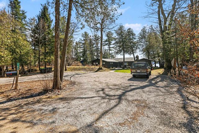 6170 S Tamarack Lane, Maple City, MI 49664