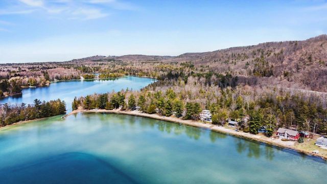 6170 S Tamarack Lane, Maple City, MI 49664