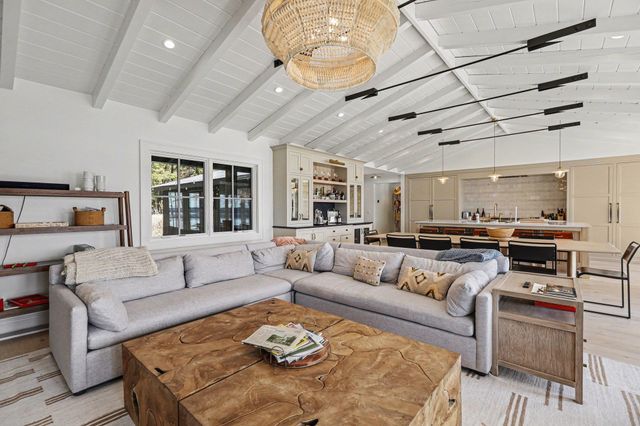 6170 S Tamarack Lane, Maple City, MI 49664