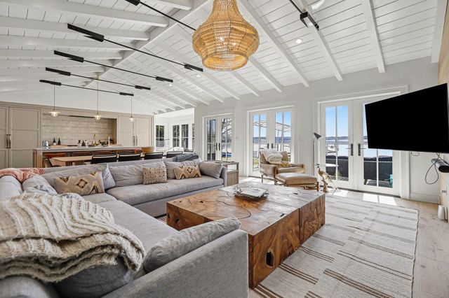 6170 S Tamarack Lane, Maple City, MI 49664