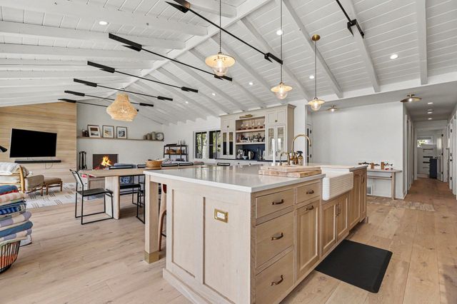 6170 S Tamarack Lane, Maple City, MI 49664