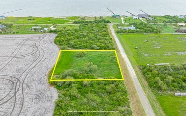 2103 Second St, Bayside, TX 78340