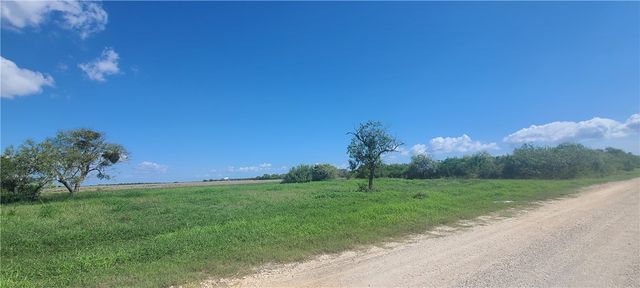 2103 Second St, Bayside, TX 78340