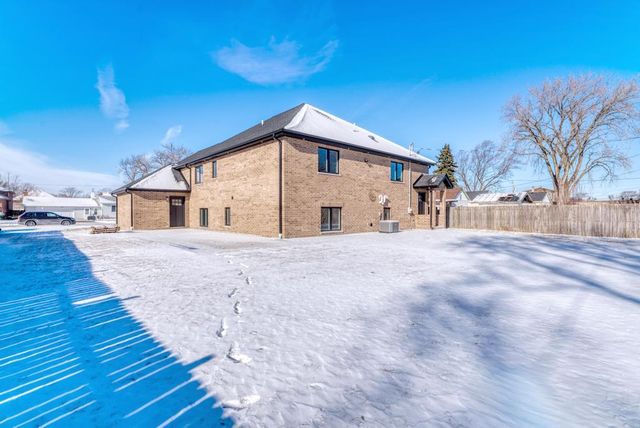 6519 W 82nd Street, Burbank, IL 60459