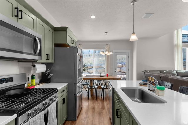 1122 N FREEMAN DR, Saratoga Springs, UT 84045