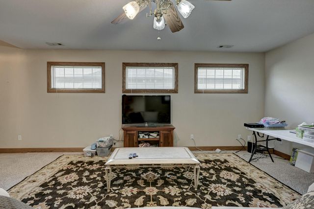 2206 Benjamin Drive, Carthage, MO 64836