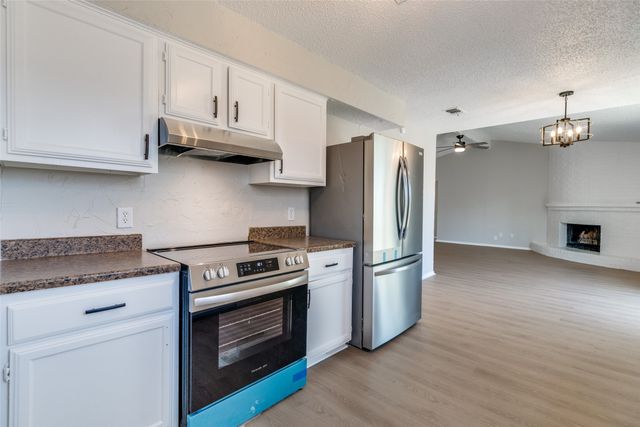 6009 Maple Springs Drive, Arlington, TX 76001