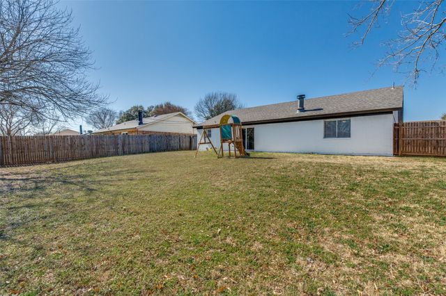 6009 Maple Springs Drive, Arlington, TX 76001