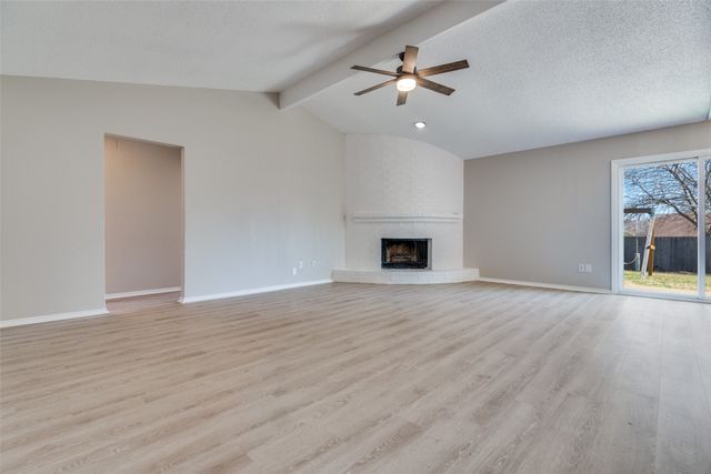 6009 Maple Springs Drive, Arlington, TX 76001