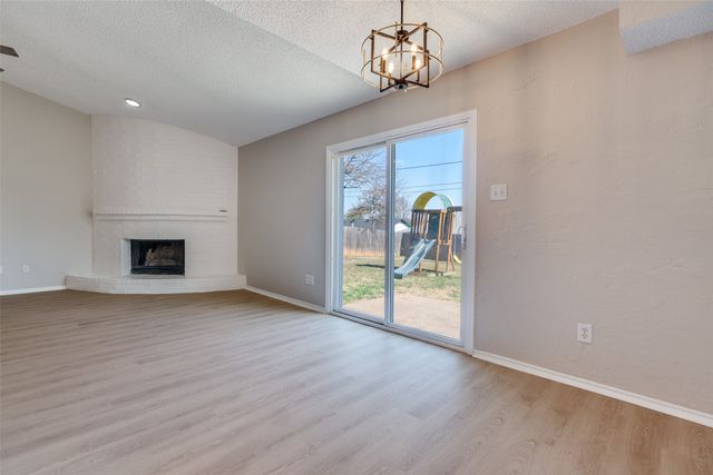 6009 Maple Springs Drive, Arlington, TX 76001