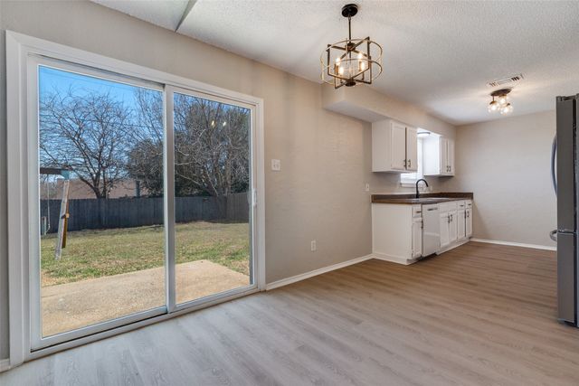 6009 Maple Springs Drive, Arlington, TX 76001