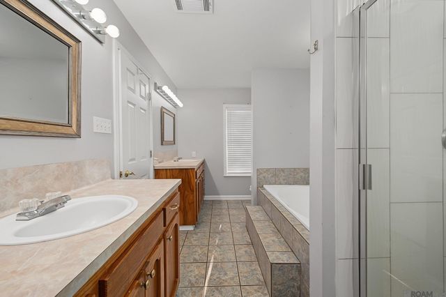 13120 Joycelynn Rd, Walker, LA 70785