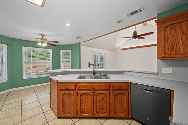 13120 Joycelynn Rd, Walker, LA 70785