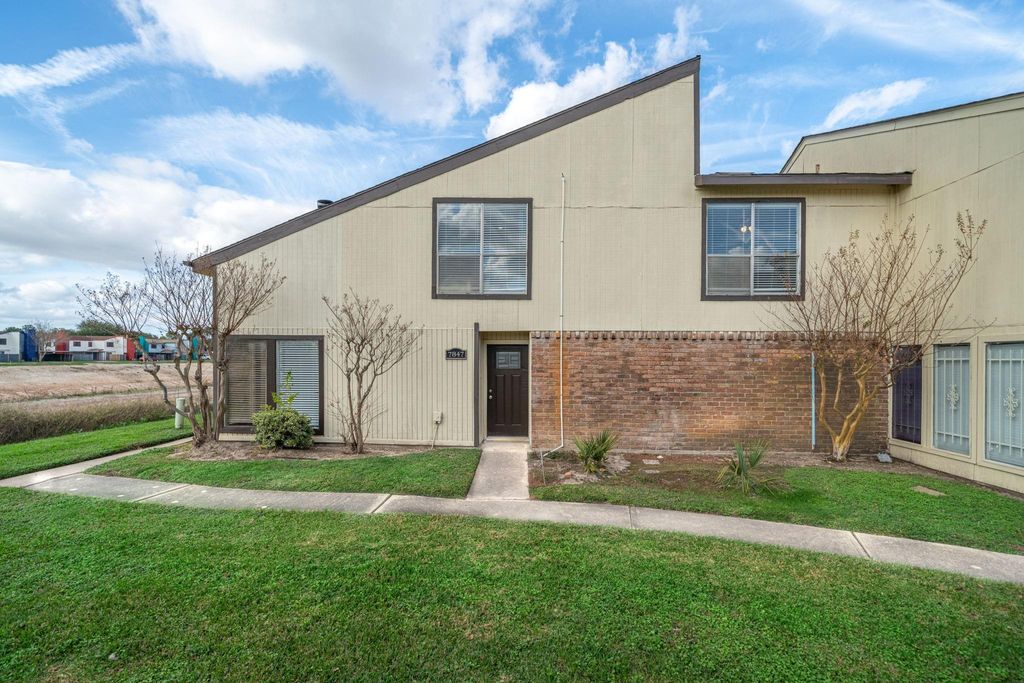 7847 Green Lawn Drive 7847, Houston, TX 77088