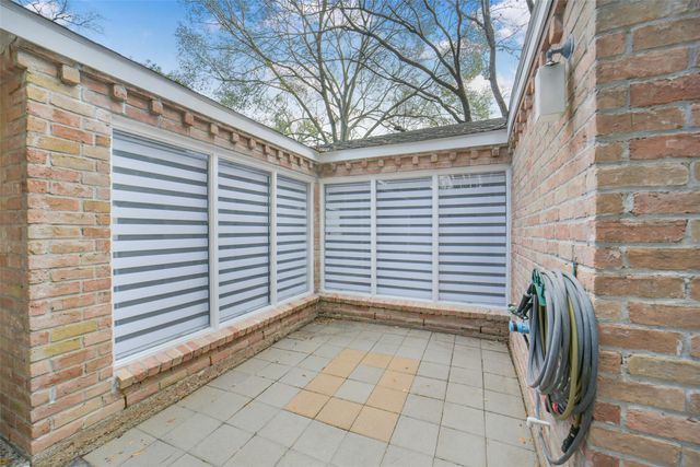 1823 Cherry Bend Drive, Houston, TX 77077