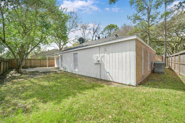 1823 Cherry Bend Drive, Houston, TX 77077