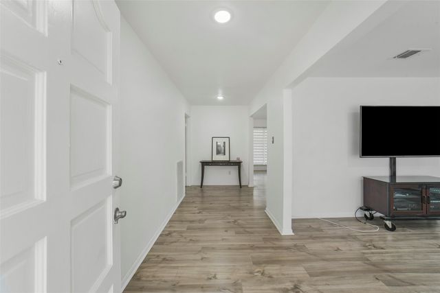 1823 Cherry Bend Drive, Houston, TX 77077