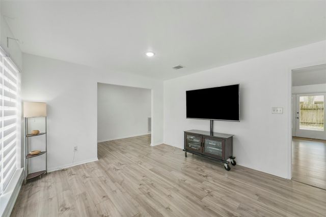 1823 Cherry Bend Drive, Houston, TX 77077