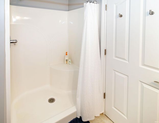 10657 Fall Creek Drive, Newburgh, IN 47630