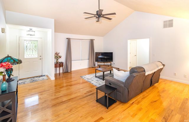 10657 Fall Creek Drive, Newburgh, IN 47630