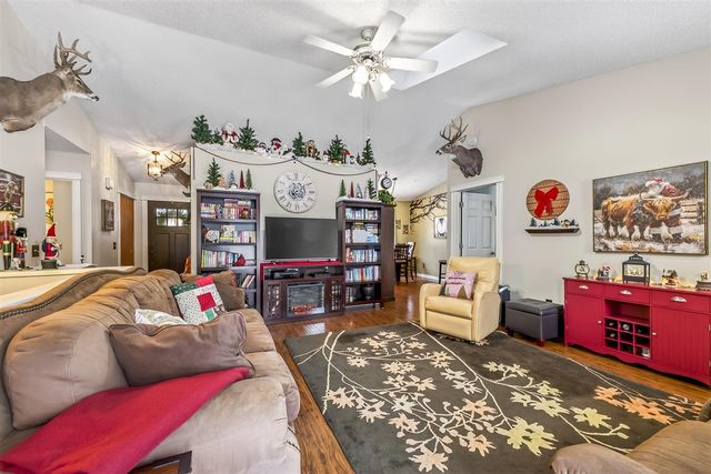 4895 W Birch Lane, Pentwater, MI 49449