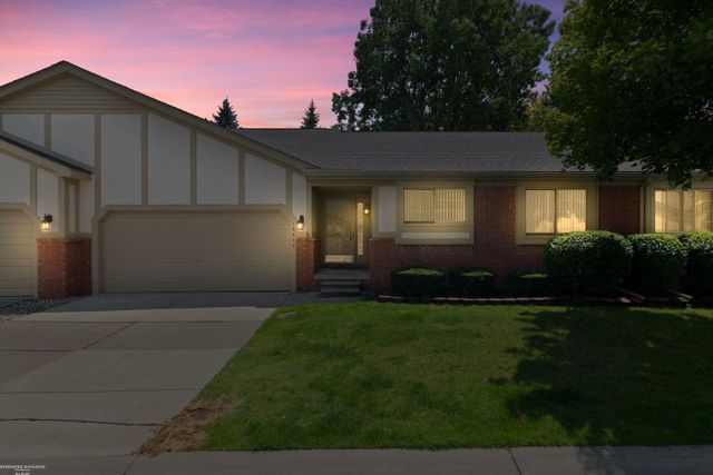 18600 Valleybrook Lane, Clinton Township, MI 48038
