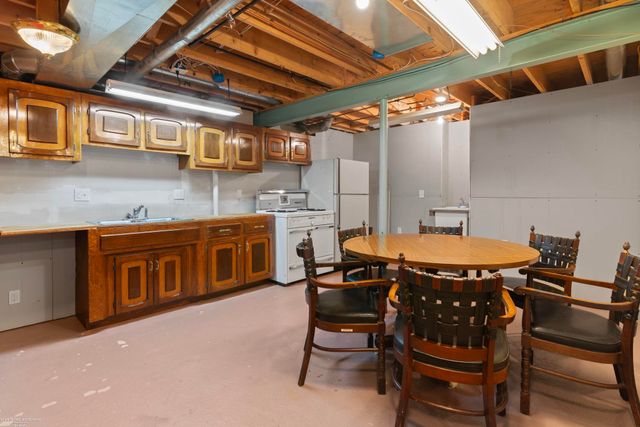 18600 Valleybrook Lane, Clinton Township, MI 48038