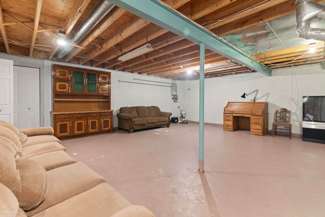 18600 Valleybrook Lane, Clinton Township, MI 48038