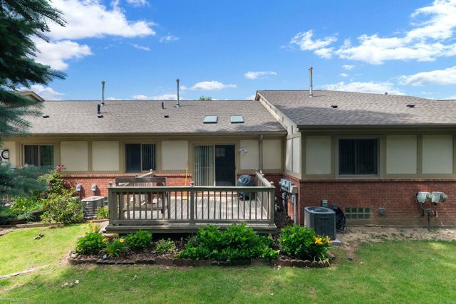 18600 Valleybrook Lane, Clinton Township, MI 48038